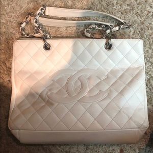 A white Chanel purse